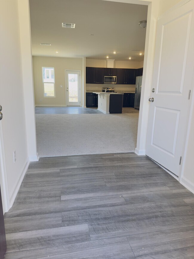 Foto del edificio - 732 Ambrose Hl Ln