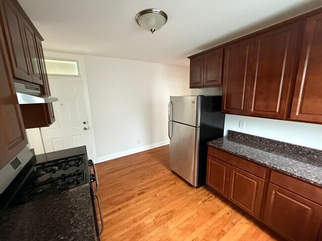 Foto del edificio - 5521 W Farragut Ave