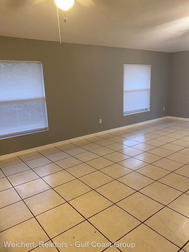 Building Photo - 4569-4569 Golfview Blvd