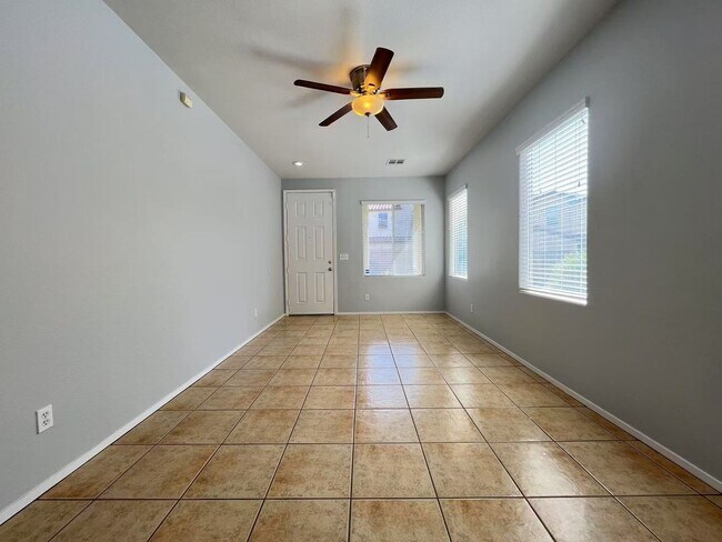 Foto del edificio - Beautiful 3Be/2.5Ba single family house
