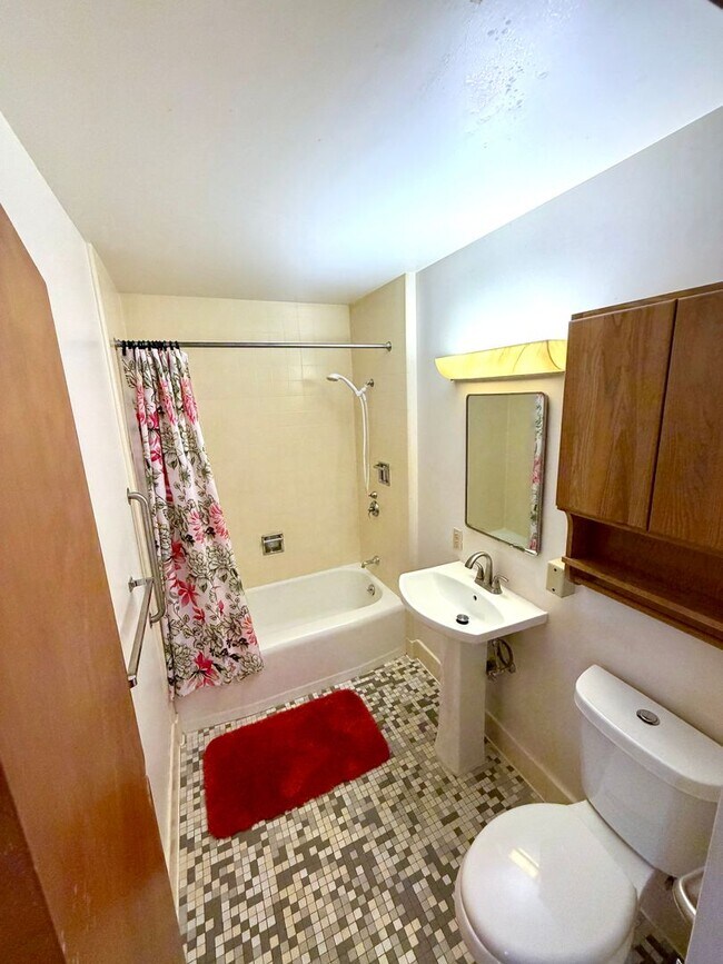 Foto del edificio - UNDER NEW MANAGEMENT Efficiency 1bdrm / 1ba Room #256 – All Utilities & Wi-Fi Included! Pet Frien...