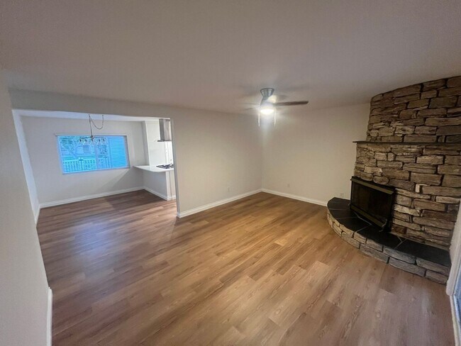 Building Photo - Remodeled 3 Bed / 2 Bath Single-Family Home | Garage, Big yard