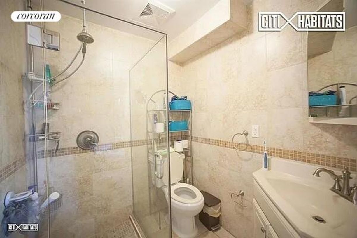 Foto del edificio - 977 E 12th St