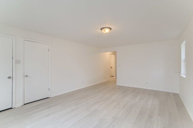 Building Photo - 8707 N Oketo Ave