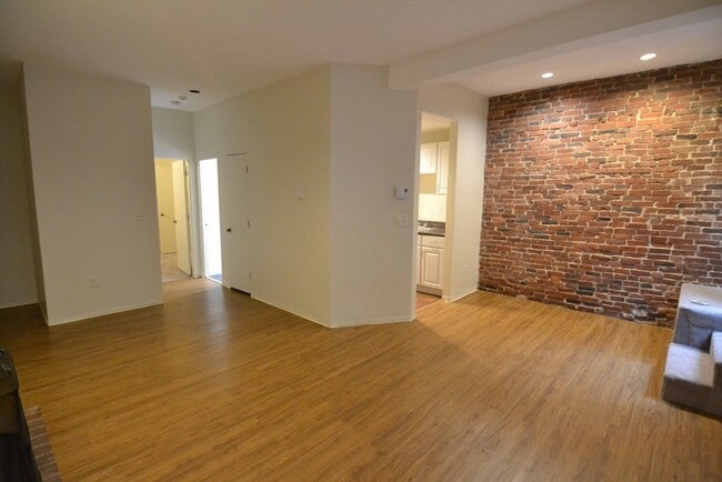 Building Photo - 67 St Germain St
