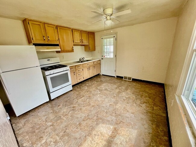 Foto del edificio - 2 bed 1 Bath- Aliquippa PA