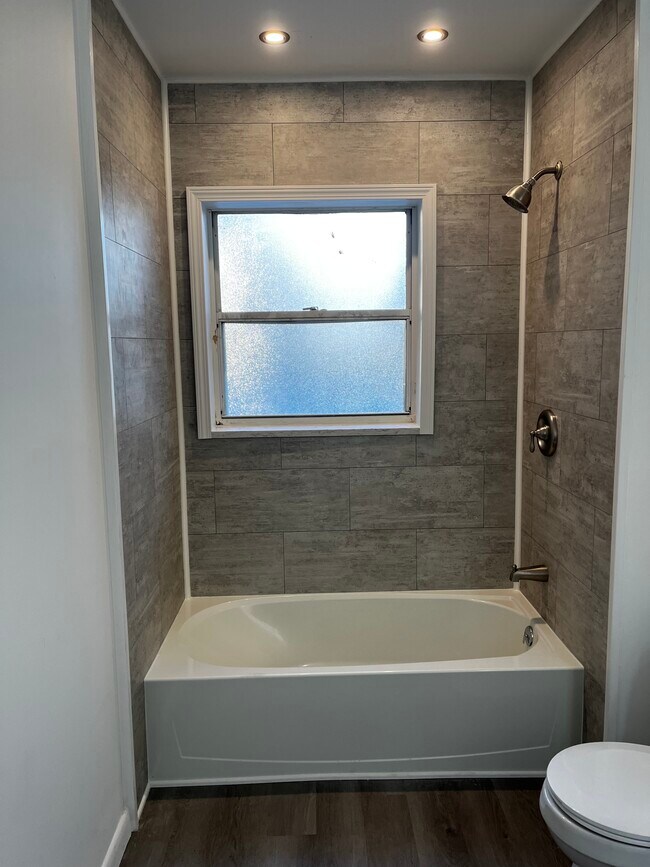 Building Photo - 424 N Frankfort Ave
