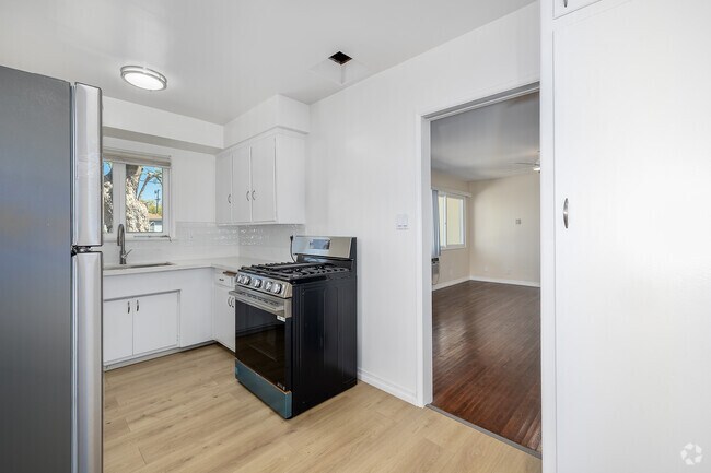 1 habitación, 1 baño - 765 pies cuadrados - Cocina - 7001 Hazeltine Ave