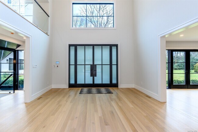 Foto del edificio - 255 Piping Rock Rd