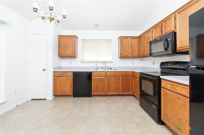 Building Photo - 2406 Cactus Dr