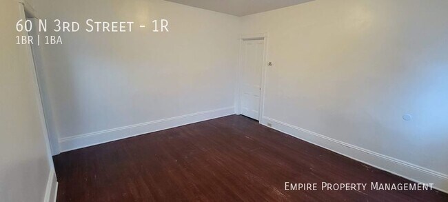 Building Photo - 1st Floor: 1 Bedroom / 1 Bathroom Apartmen...