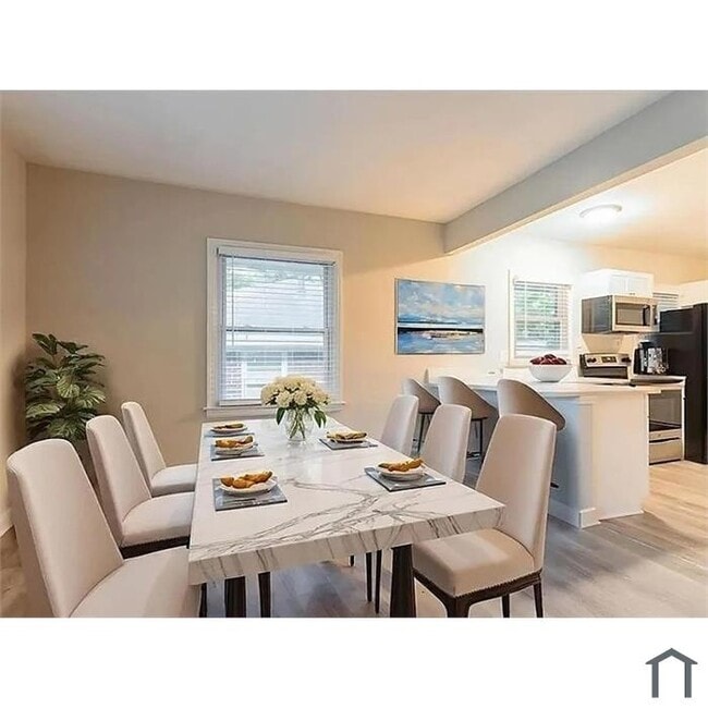 Building Photo - Spring