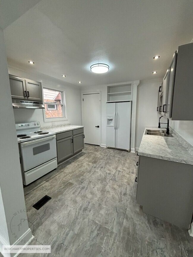 Building Photo - Fully Remodeled Home: 3-Bedroom, 1 Bath wi...