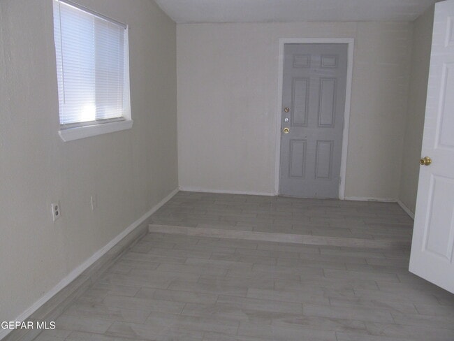 Building Photo - 253 Jensen Ave