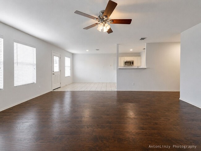 Building Photo - 2374 Somerset Dr