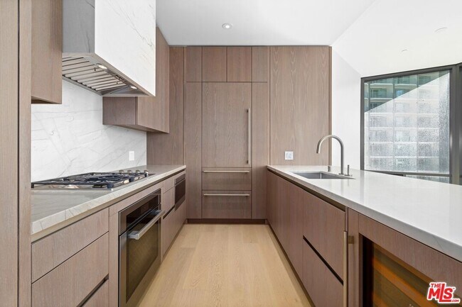Foto del edificio - 211 Elm Ct