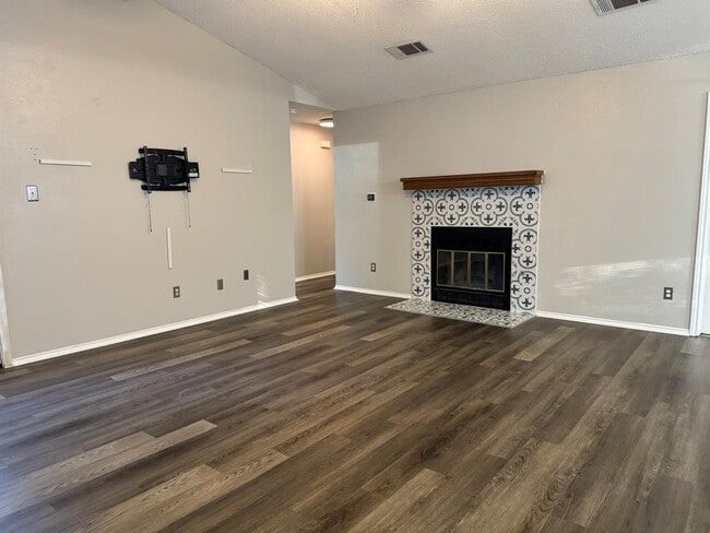 Foto del edificio - 13011 Garfield Ln