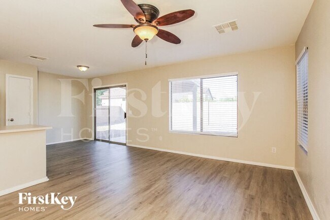 Foto del edificio - 15890 W Cottonwood St