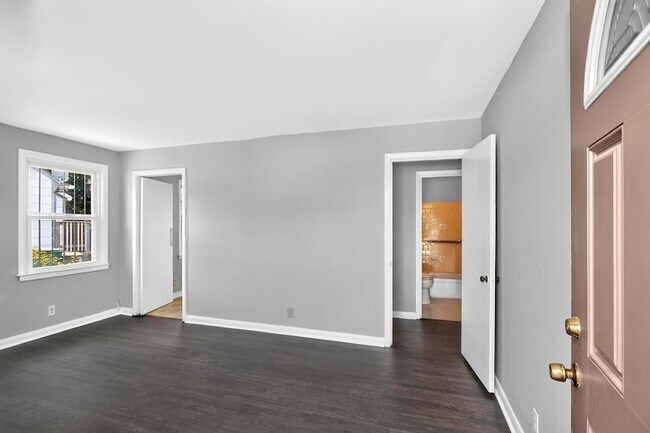 Building Photo - 2423 Underwood St