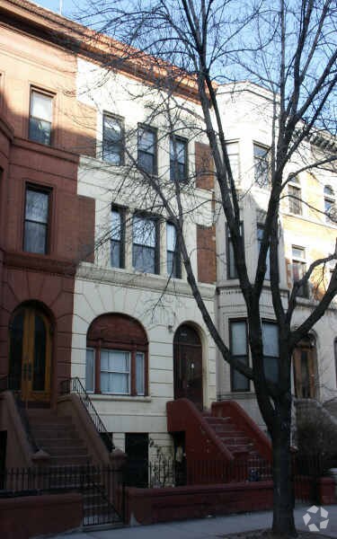 Primary Photo - 1367 Dean St