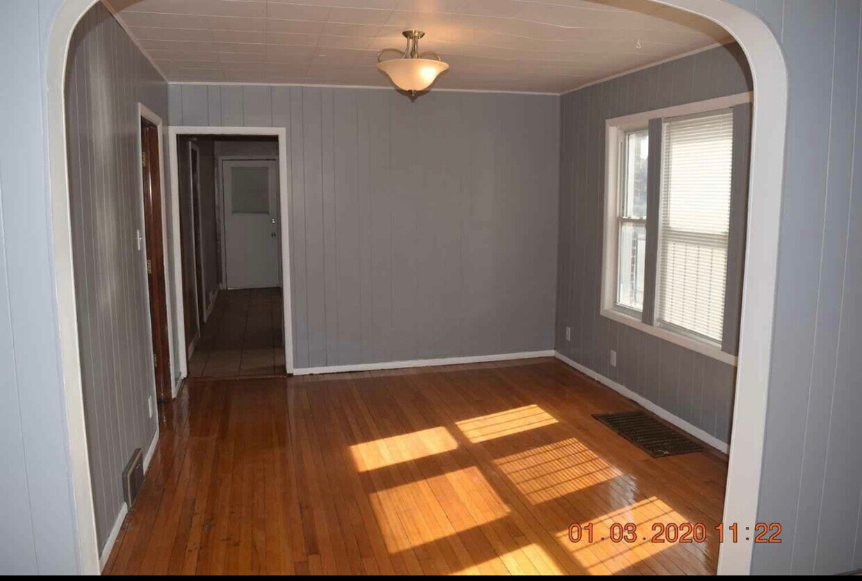 Dining room - 3933 Fern St
