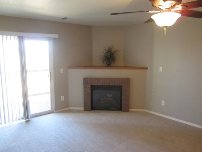 Building Photo - Beautiful 2 Bedroom, 1 Bathroom Condo by H...