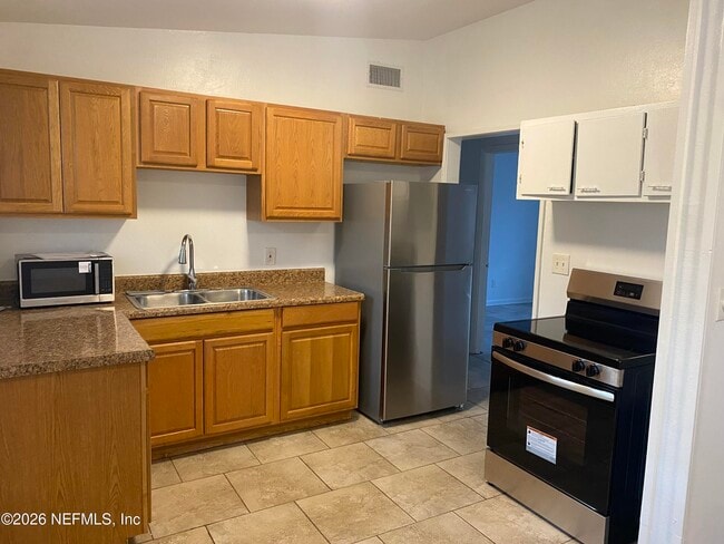 Building Photo - 815 La Marche Dr