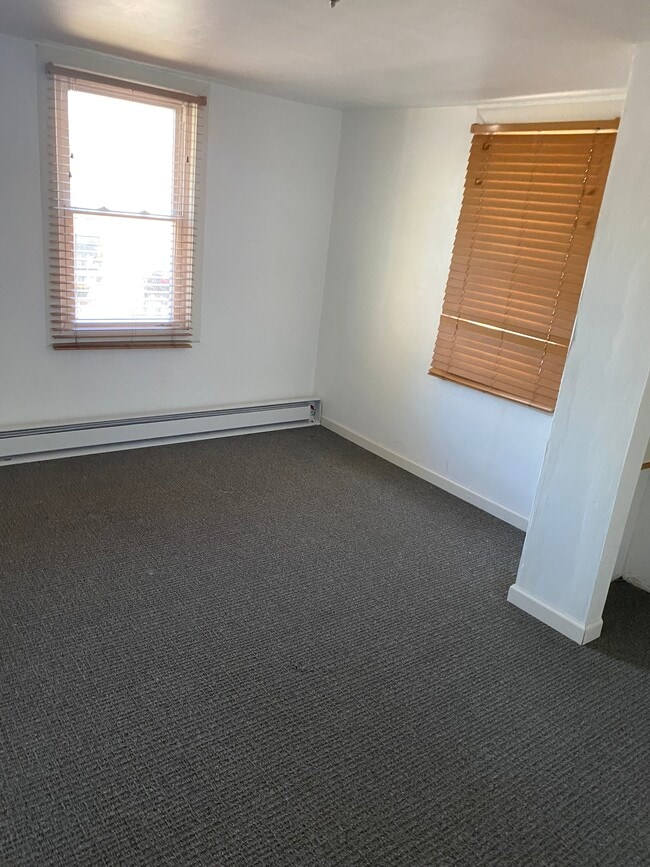 Building Photo - 1111 Ross Ave