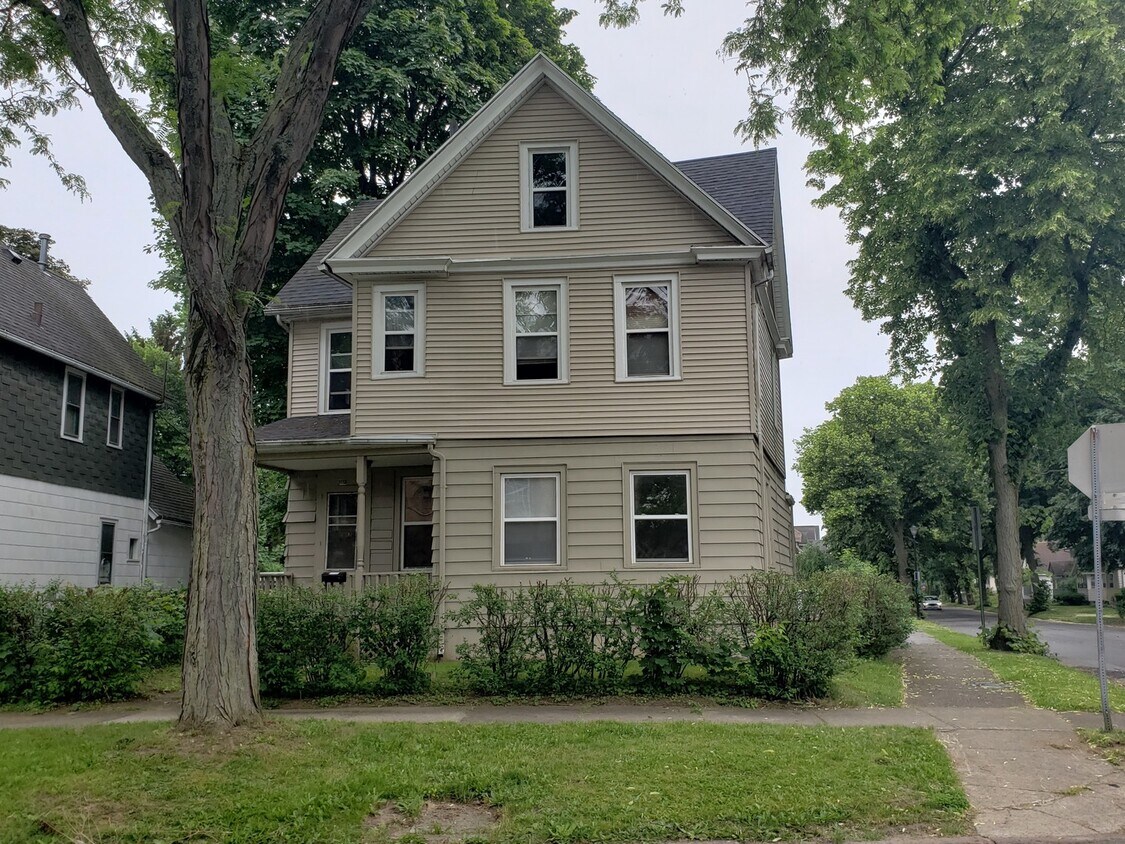 Primary Photo - 320-322 Wisconsin St
