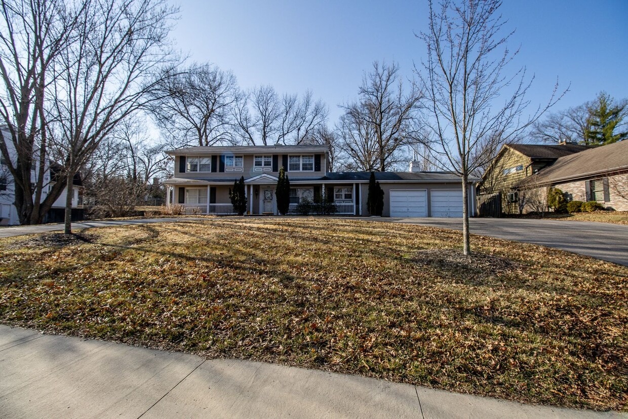 Primary Photo - 108 E Burnam Rd