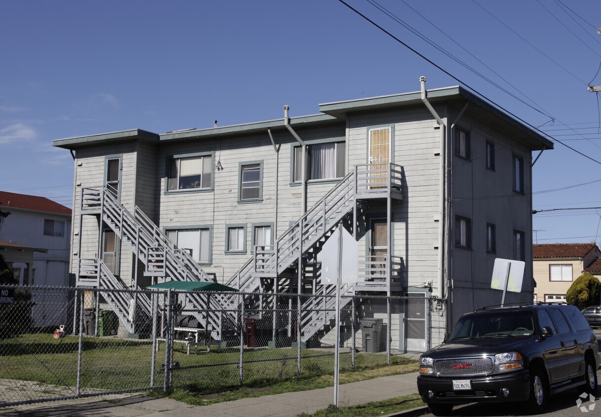 Building Photo - 831-839 40th St