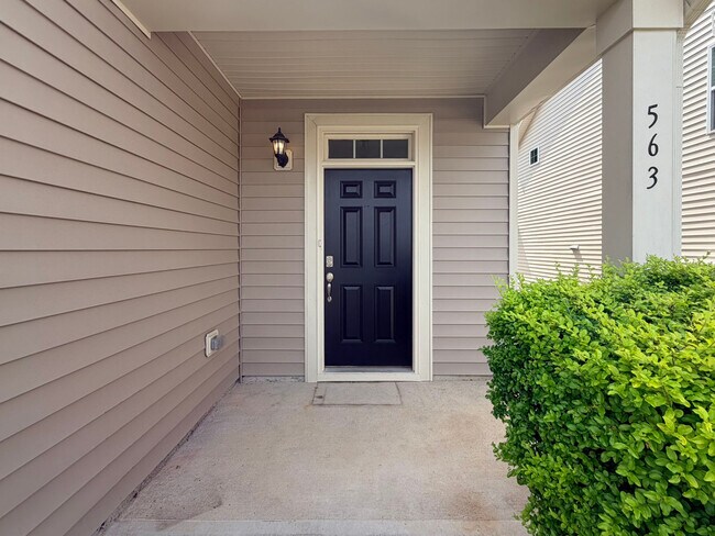 Foto del edificio - 563 Whitley Ridge Dr