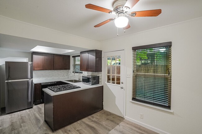 Building Photo - 7800 Northcrest Blvd
