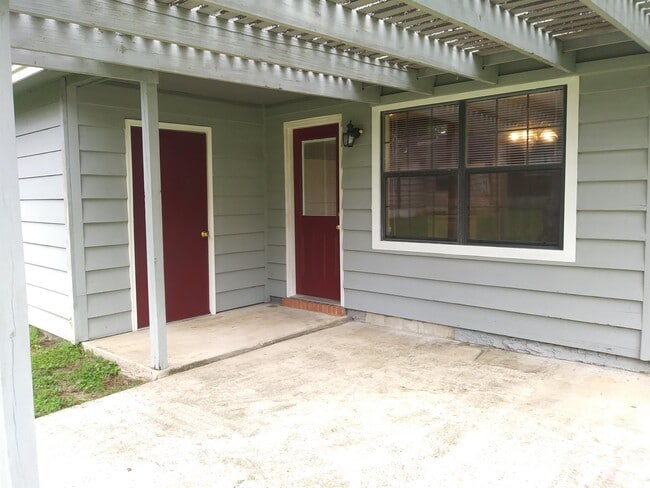 Building Photo - 1627 Coombs Dr