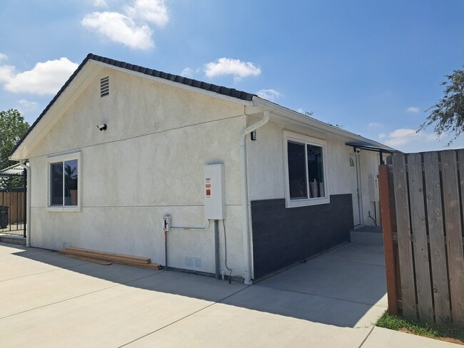 Building Photo - 9169 Catawba Ave