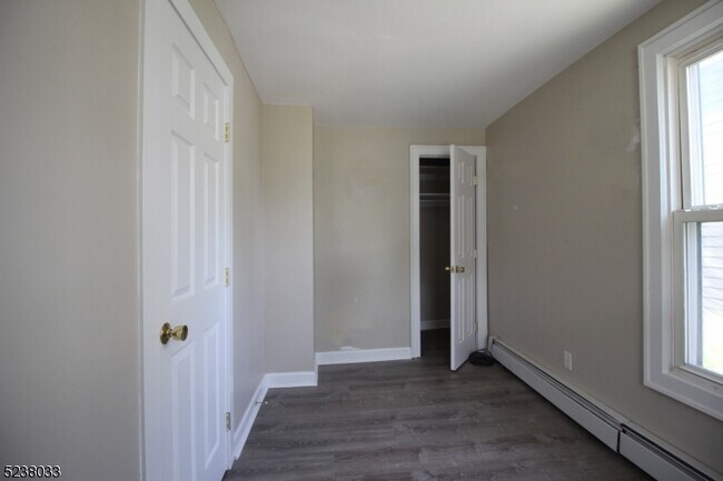 Building Photo - 31 Stewart Pl