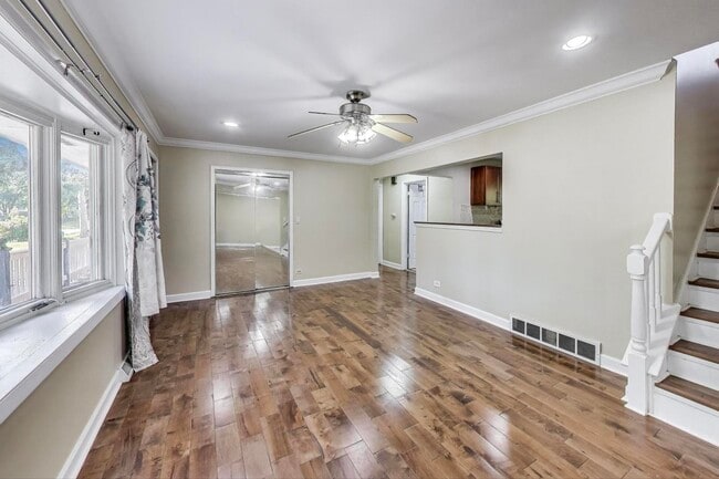 Building Photo - 135 E 55th St