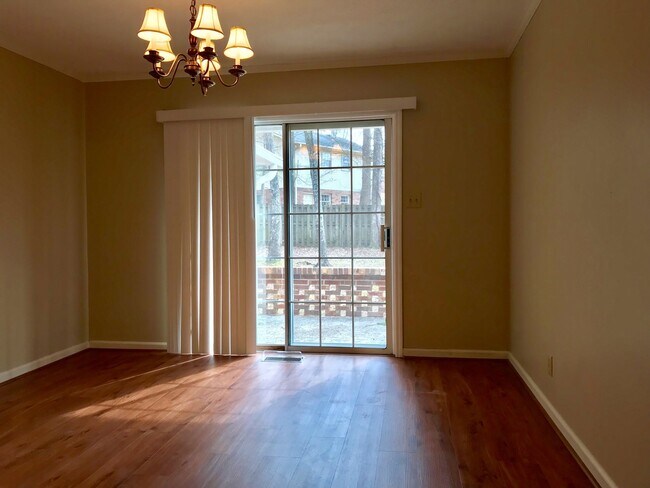 Foto del edificio - 3124 Misty Valley Ct
