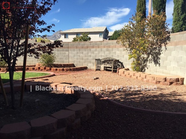 Building Photo - 925 Lexington Cross Dr