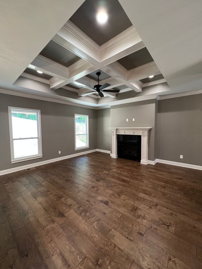 Building Photo - Lenoir City 37771 - Available 6/1/26, 3 bedroom, 2 bath home - Contact Chad Weeks (865)567-6193