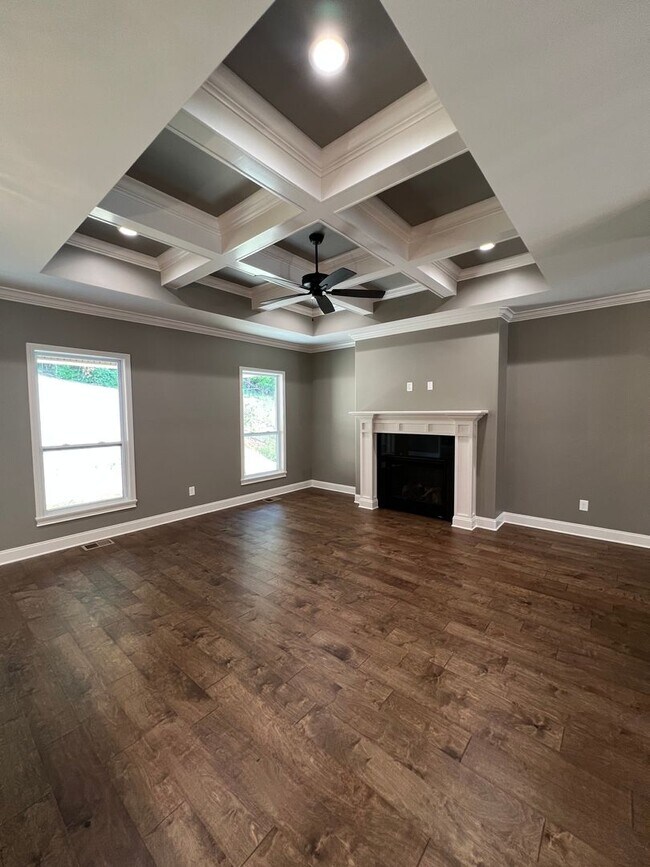 Foto del edificio - Lenoir City 37771 - Available 6/1/26, 3 bedroom, 2 bath home - Contact Chad Weeks (865)567-6193