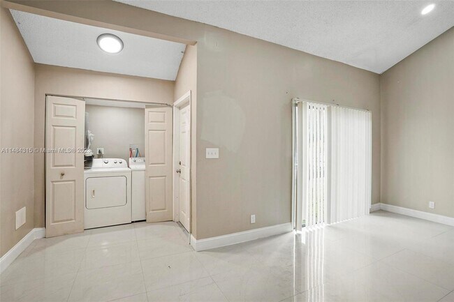 Foto del edificio - 2417 NW 55th Terrace