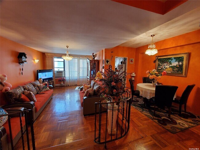 Foto del edificio - 98-51 64th Ave