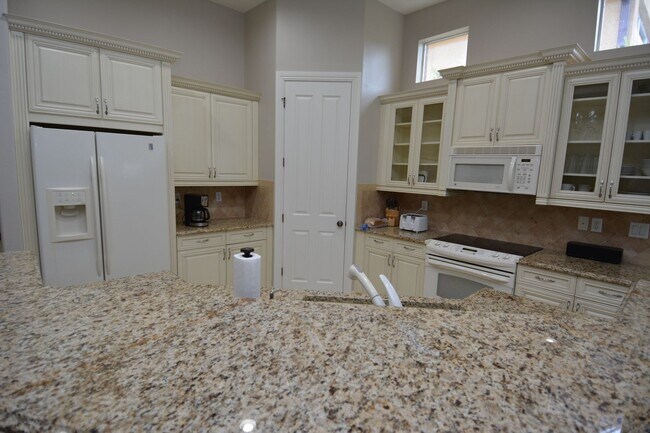 Foto del edificio - **LELY RESORT**POOL HOME**FURNISHED SEASON...