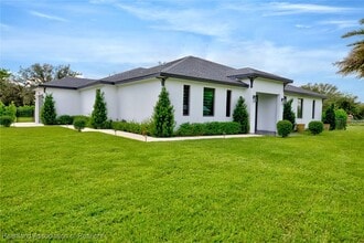 Building Photo - 8101 Hampshire Dr