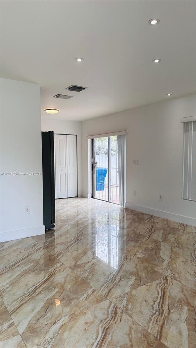 Building Photo - 1095 NW 38th St
