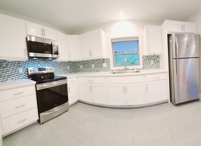 Building Photo - 2200 W 32nd St