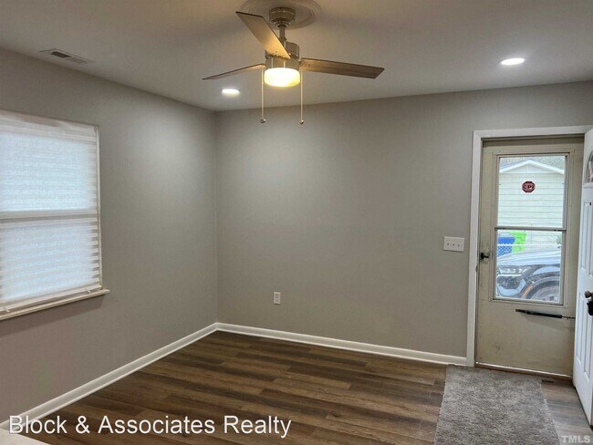Building Photo - 3 br, 1 bath House - 1112 Hazelnut Drive