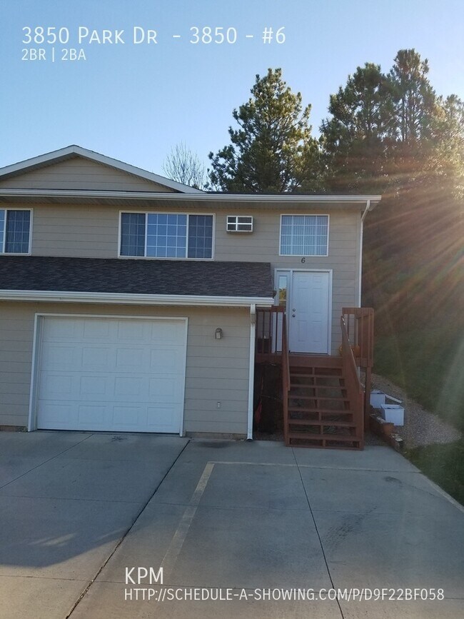 Building Photo - 3850 Park Dr