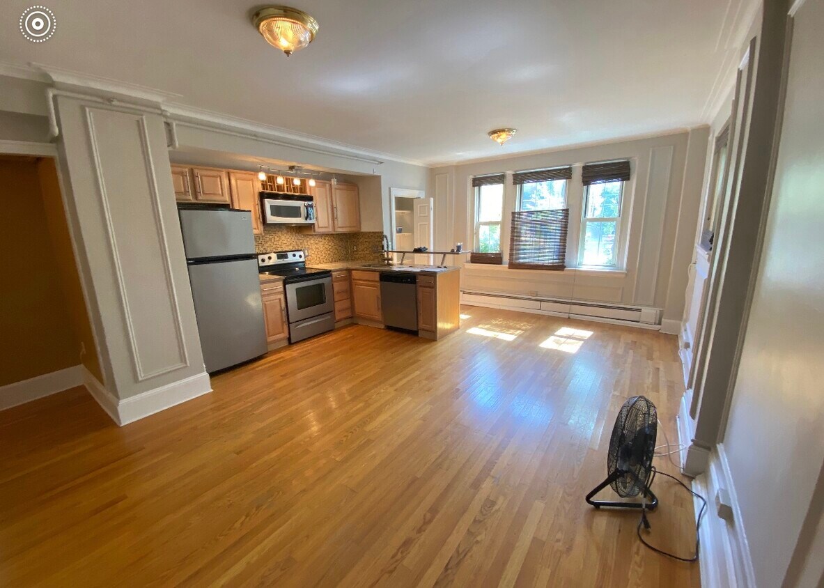 Primary Photo - 1454 Beacon St
